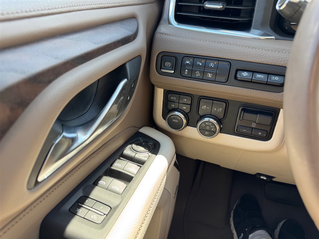 2023 GMC Yukon Denali 4WD  WHITE at Burns GMC