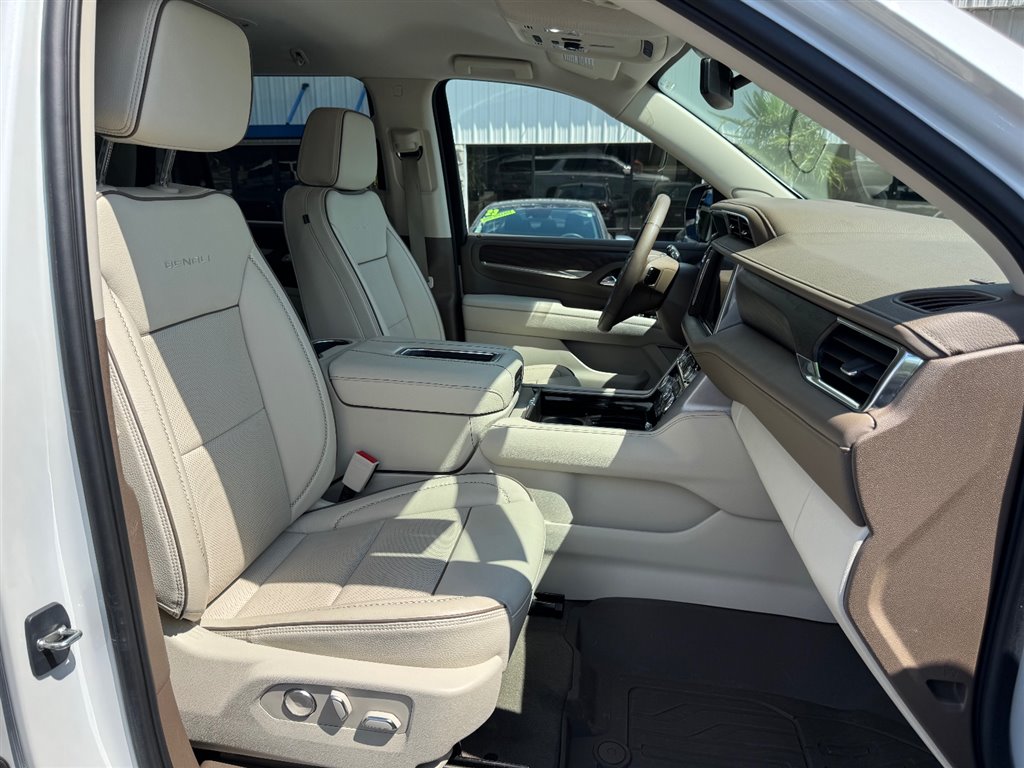 2023 GMC Yukon Denali 4WD  WHITE at Burns GMC