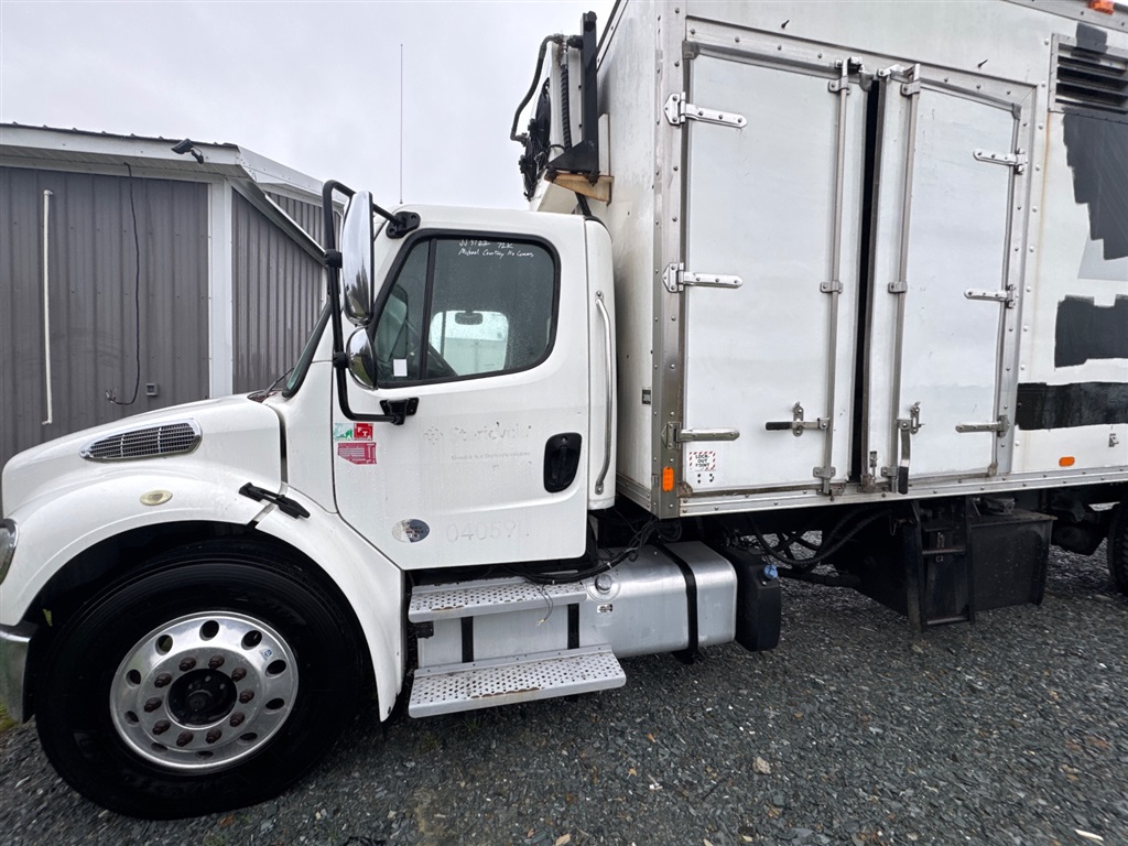 2018 Freightliner M2 106  photo