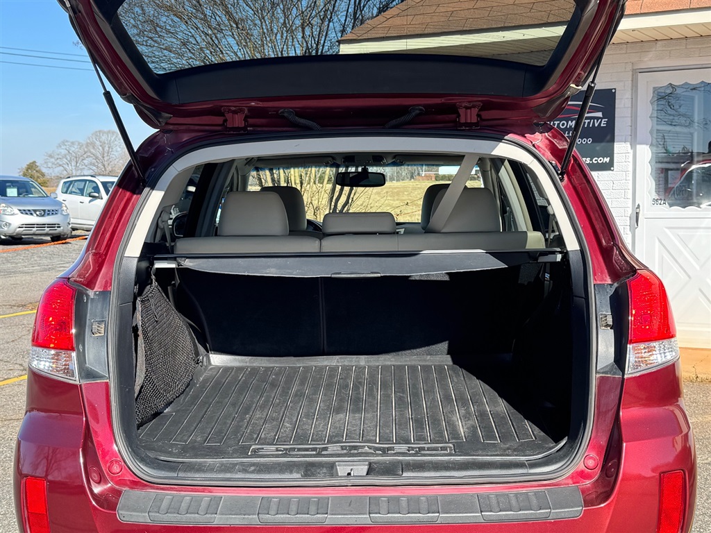 2011 Subaru Outback 2.5i Limited photo