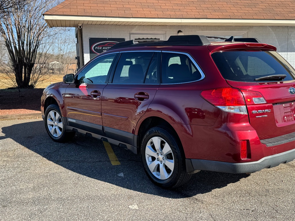 2011 Subaru Outback 2.5i Limited photo
