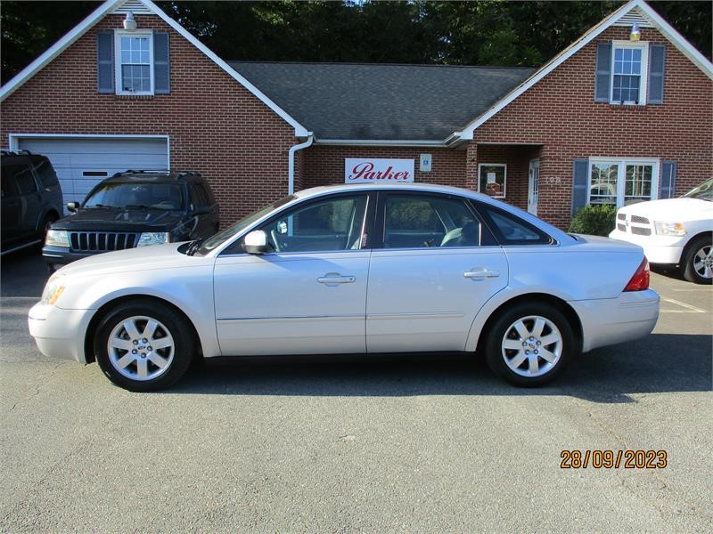 The 2005 Ford Five Hundred SEL photos