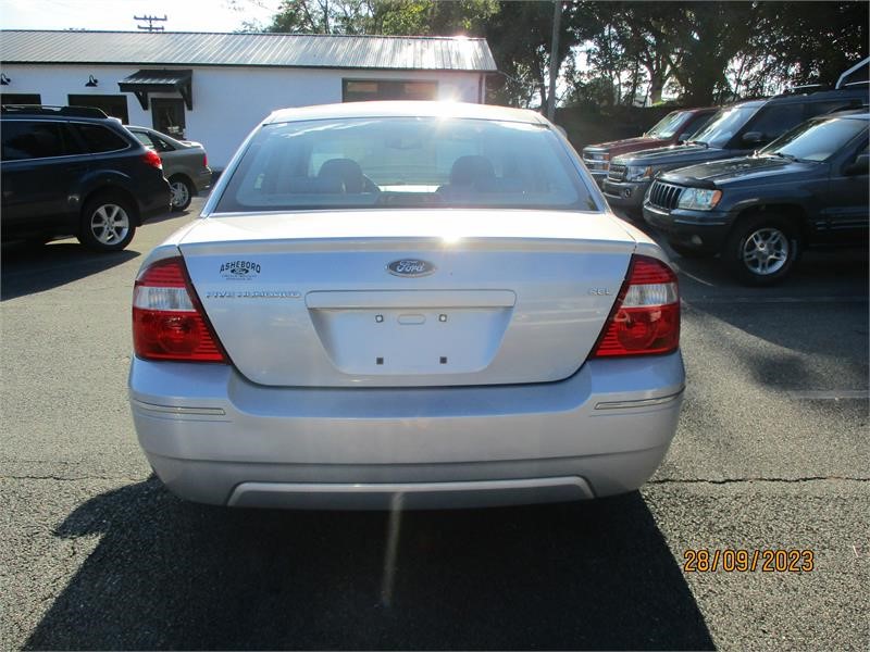 2005 Ford Five Hundred SEL photo