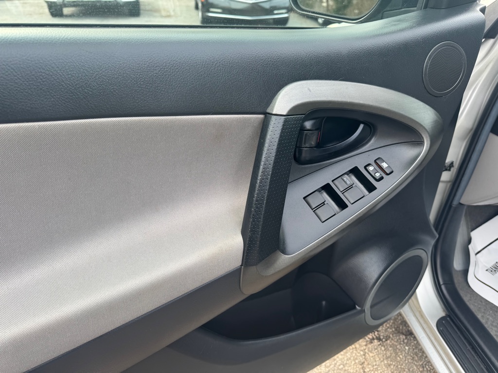 2011 Toyota RAV4 photo