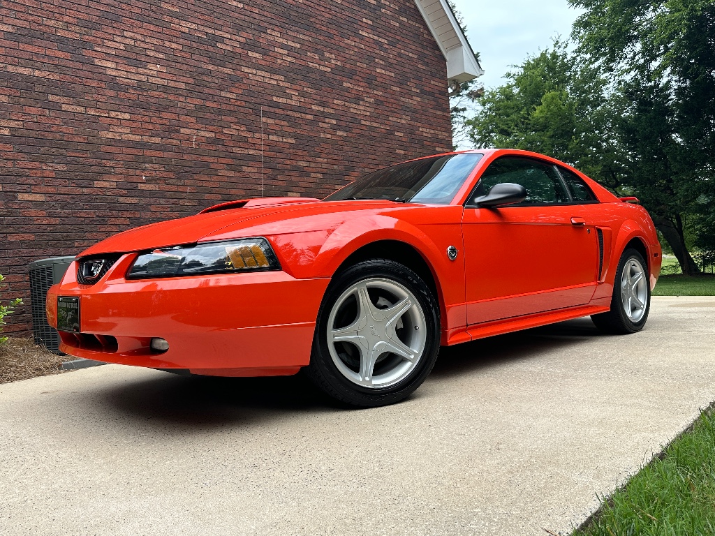 2004 Ford Mustang GT Deluxe photo