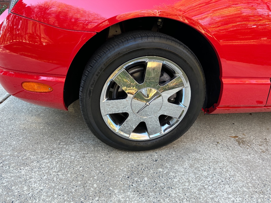 2002 Ford Thunderbird Deluxe photo