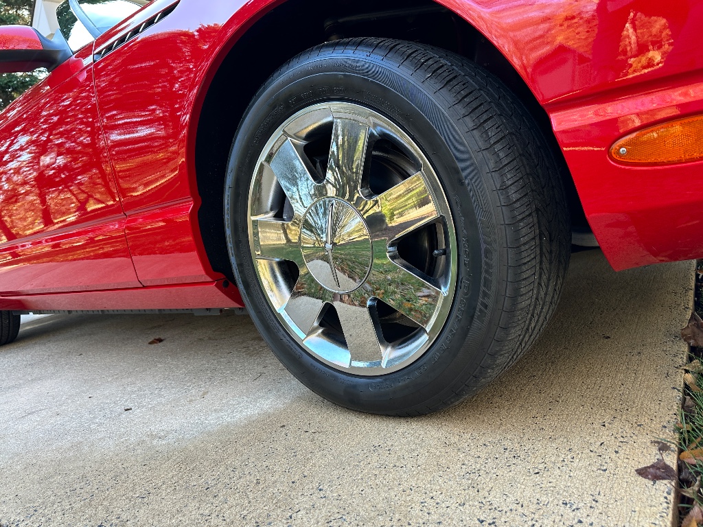 2002 Ford Thunderbird Deluxe photo