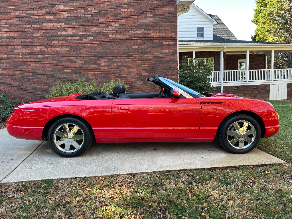 2002 Ford Thunderbird Deluxe photo