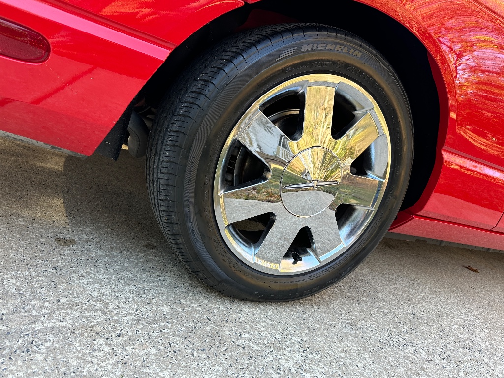 2002 Ford Thunderbird Deluxe photo