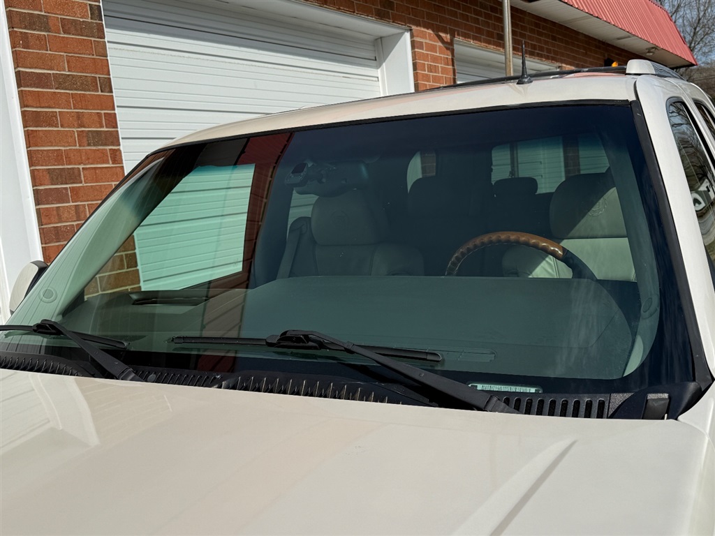 2002 Cadillac Escalade photo