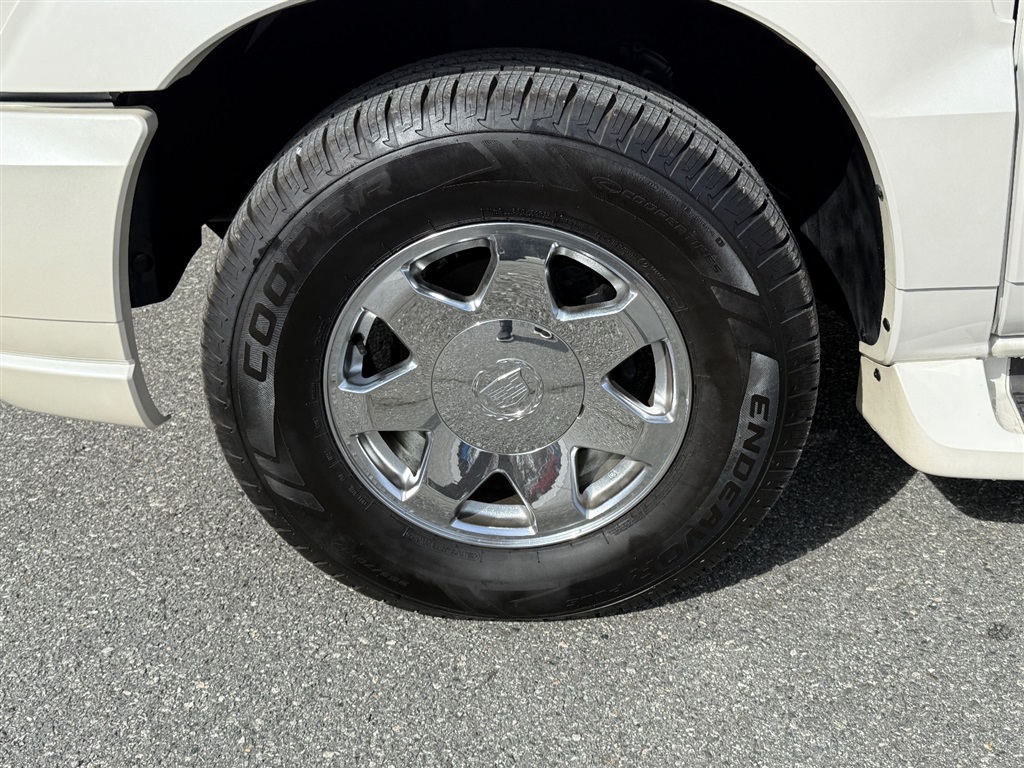 2002 Cadillac Escalade photo