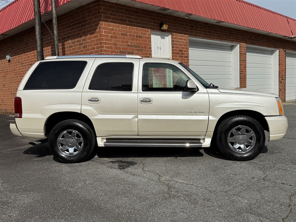 2002 Cadillac Escalade photo