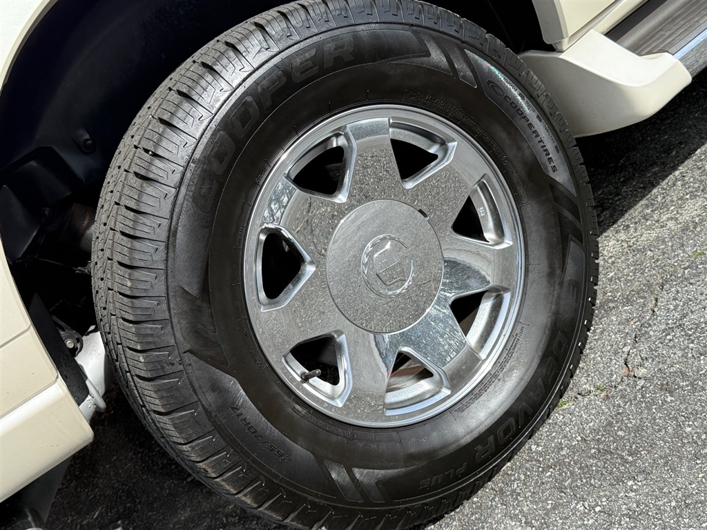 2002 Cadillac Escalade photo