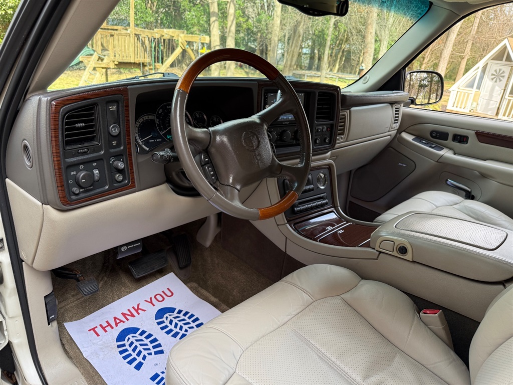 2002 Cadillac Escalade photo