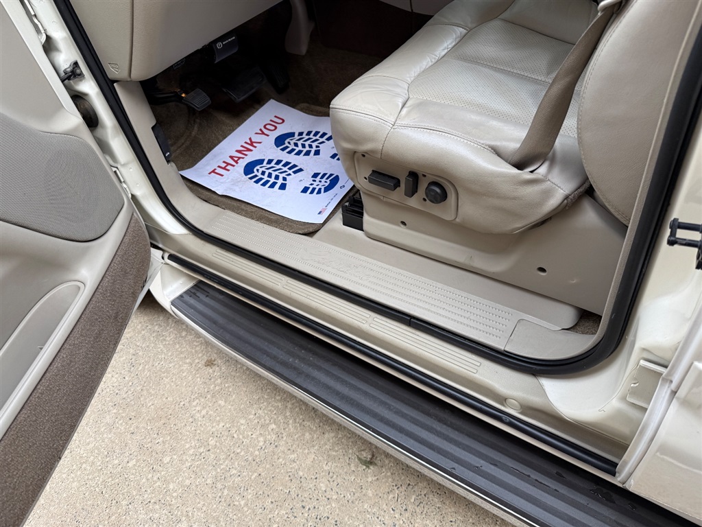 2002 Cadillac Escalade photo