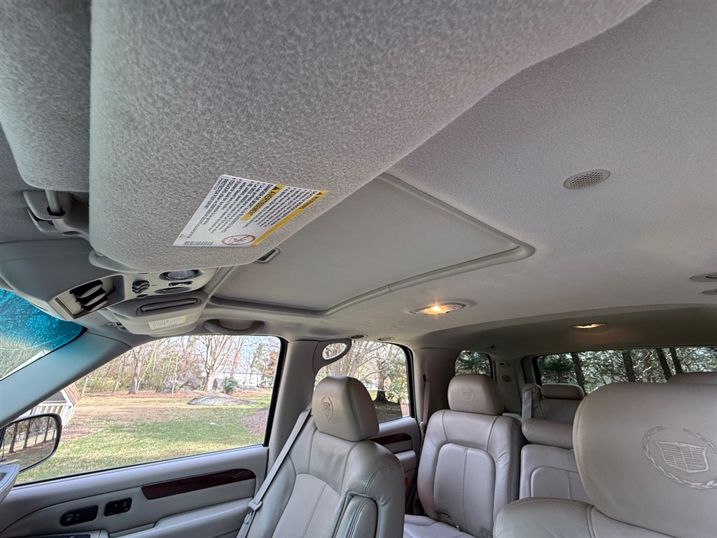 2002 Cadillac Escalade photo