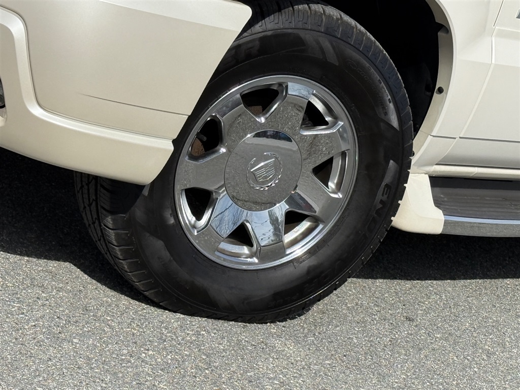 2002 Cadillac Escalade photo