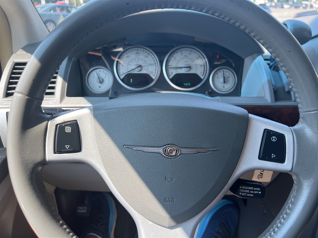 ChryslerTown & Country Touring16