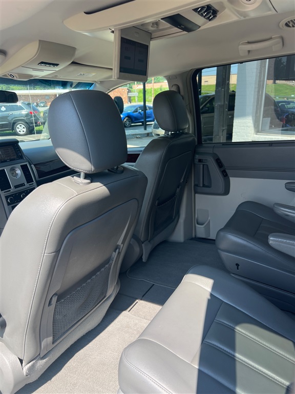 ChryslerTown & Country Touring31