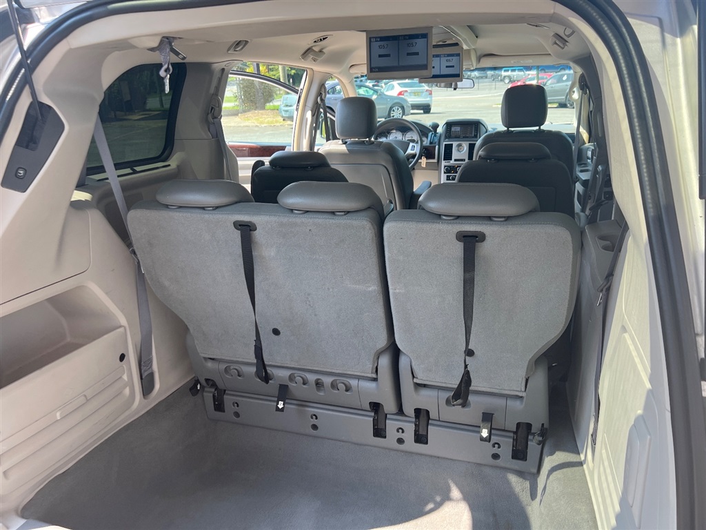 ChryslerTown & Country Touring33