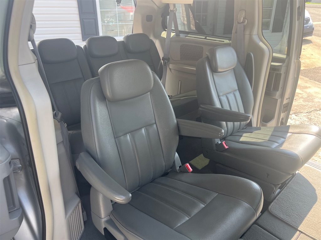 ChryslerTown & Country Touring36