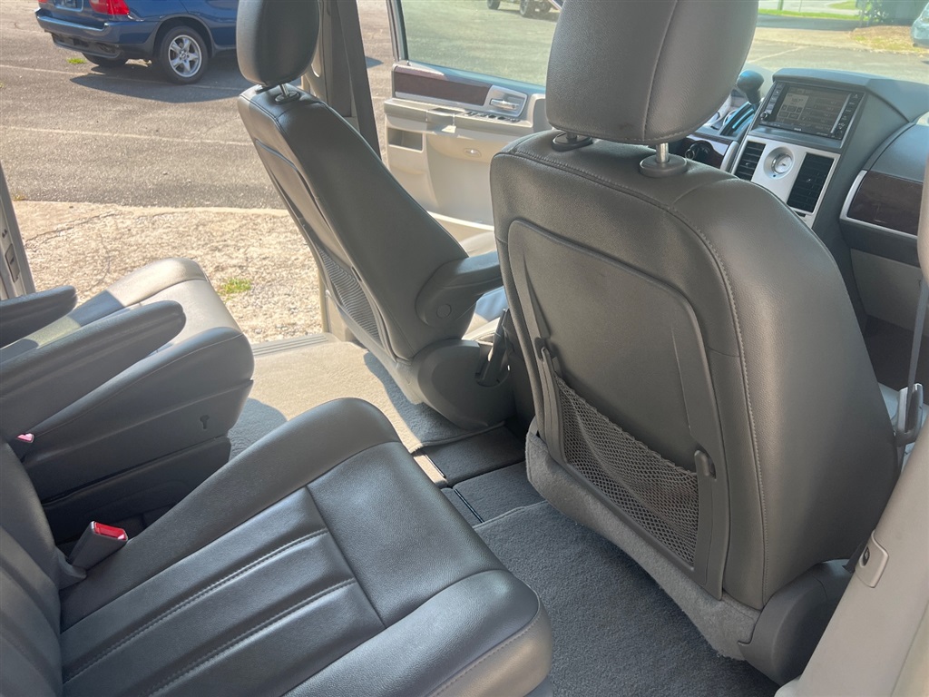 ChryslerTown & Country Touring38