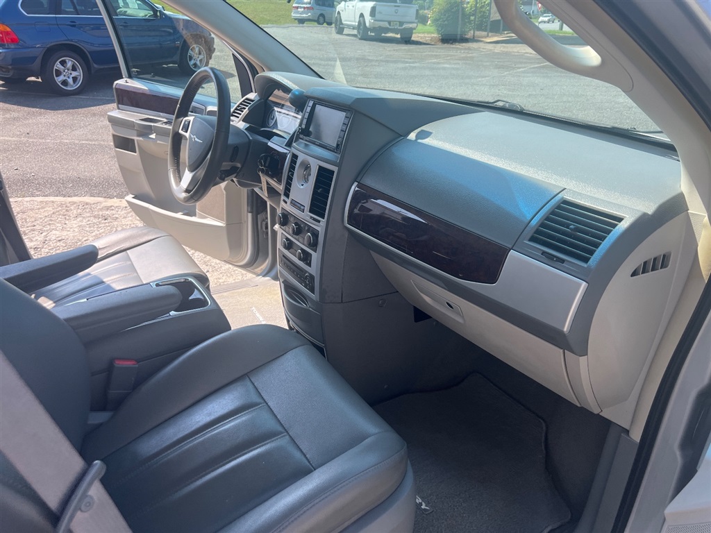 ChryslerTown & Country Touring39