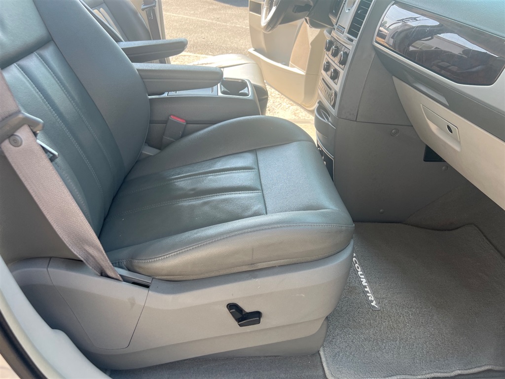 ChryslerTown & Country Touring40