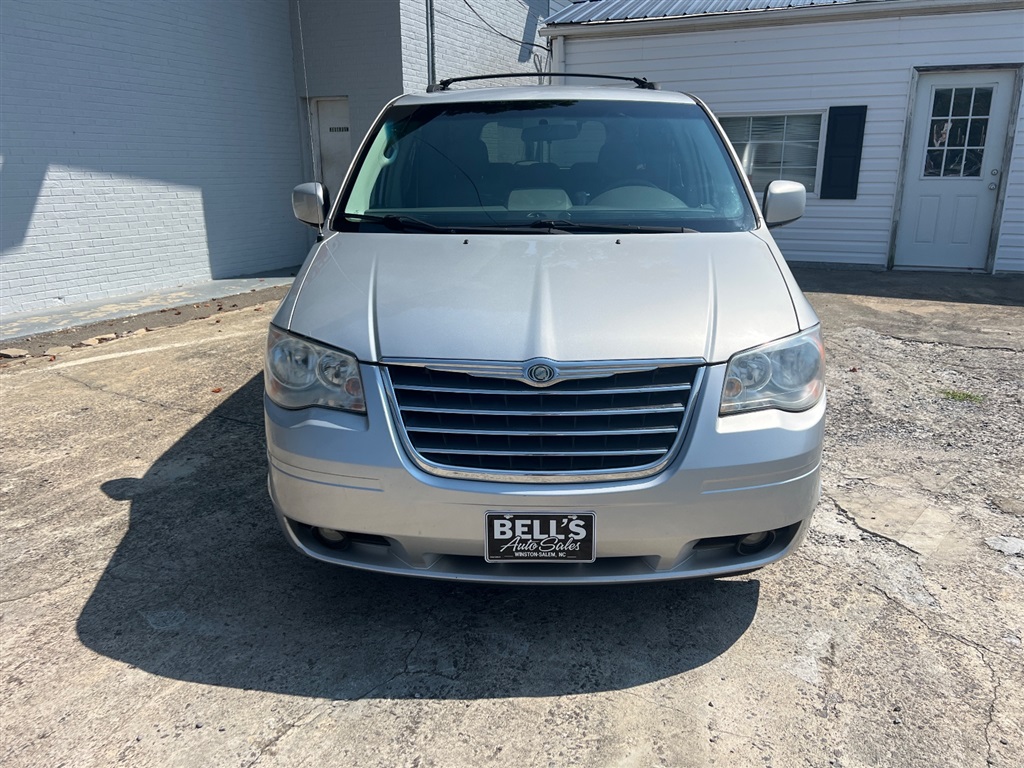 ChryslerTown & Country Touring8