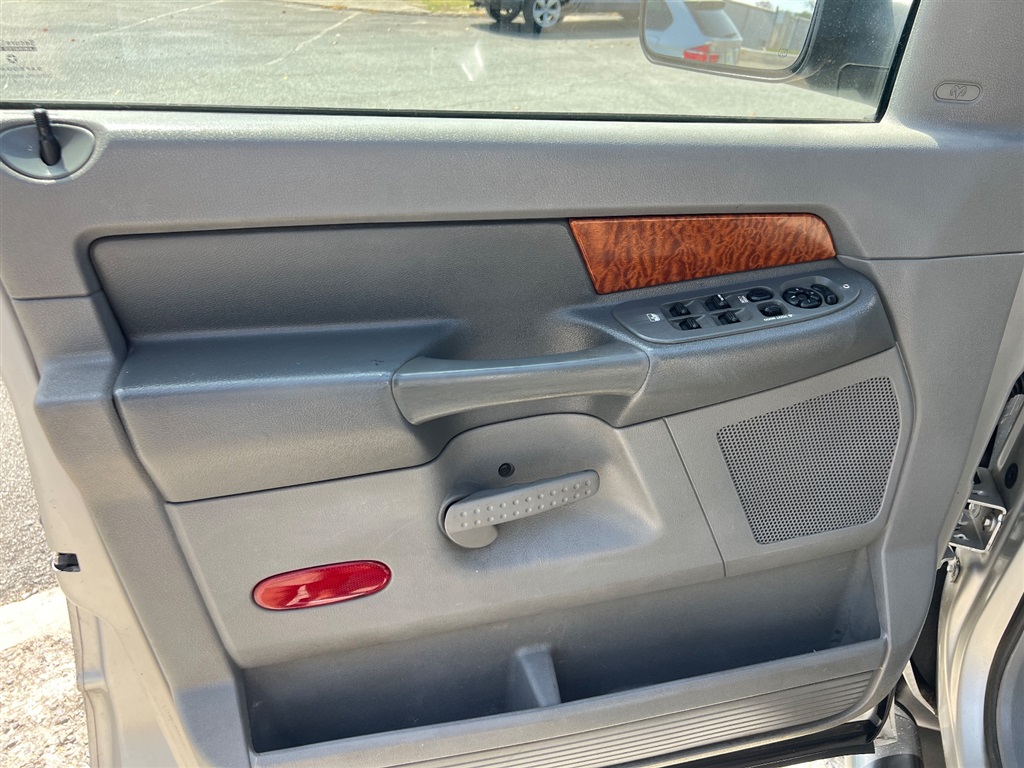 DodgeRam 2500 SLT Quad Cab Long Bed 4WD15