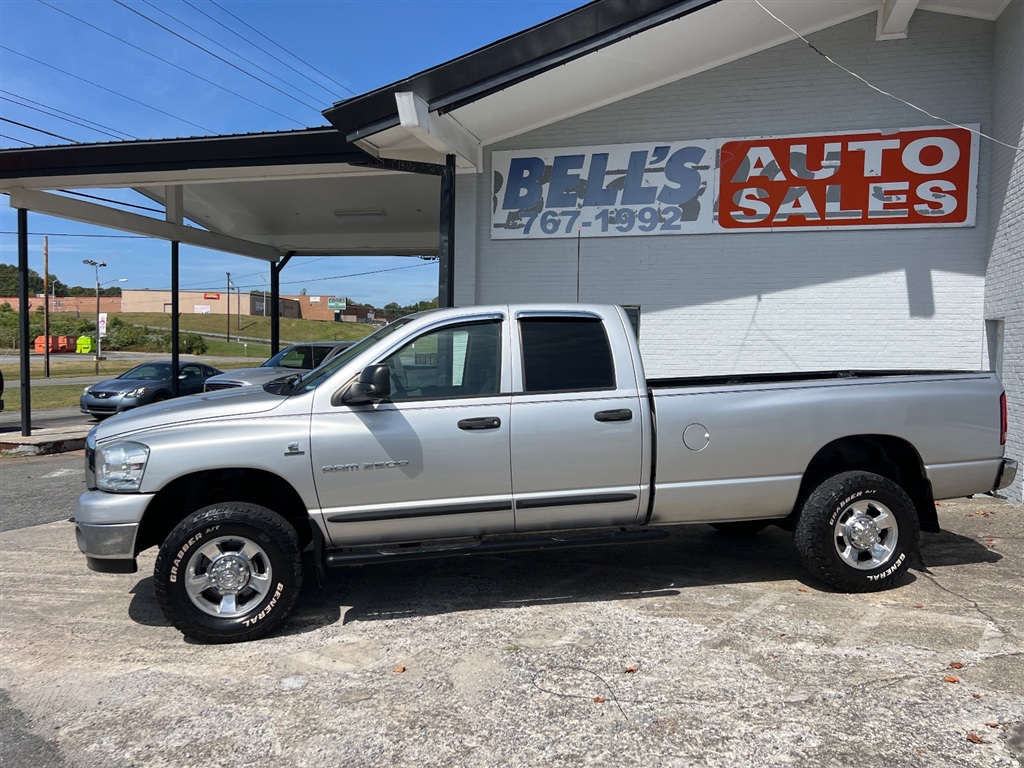 DodgeRam 2500 SLT Quad Cab Long Bed 4WD2