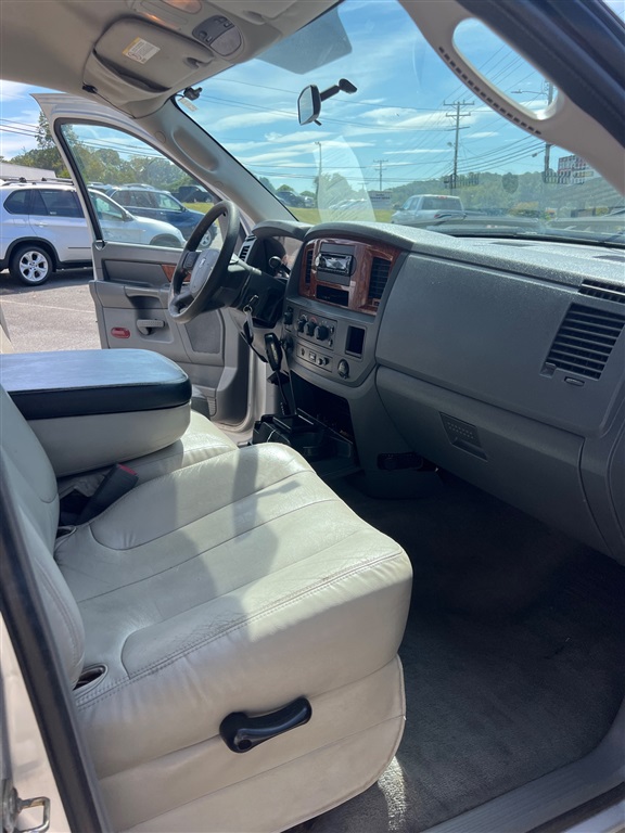 DodgeRam 2500 SLT Quad Cab Long Bed 4WD30