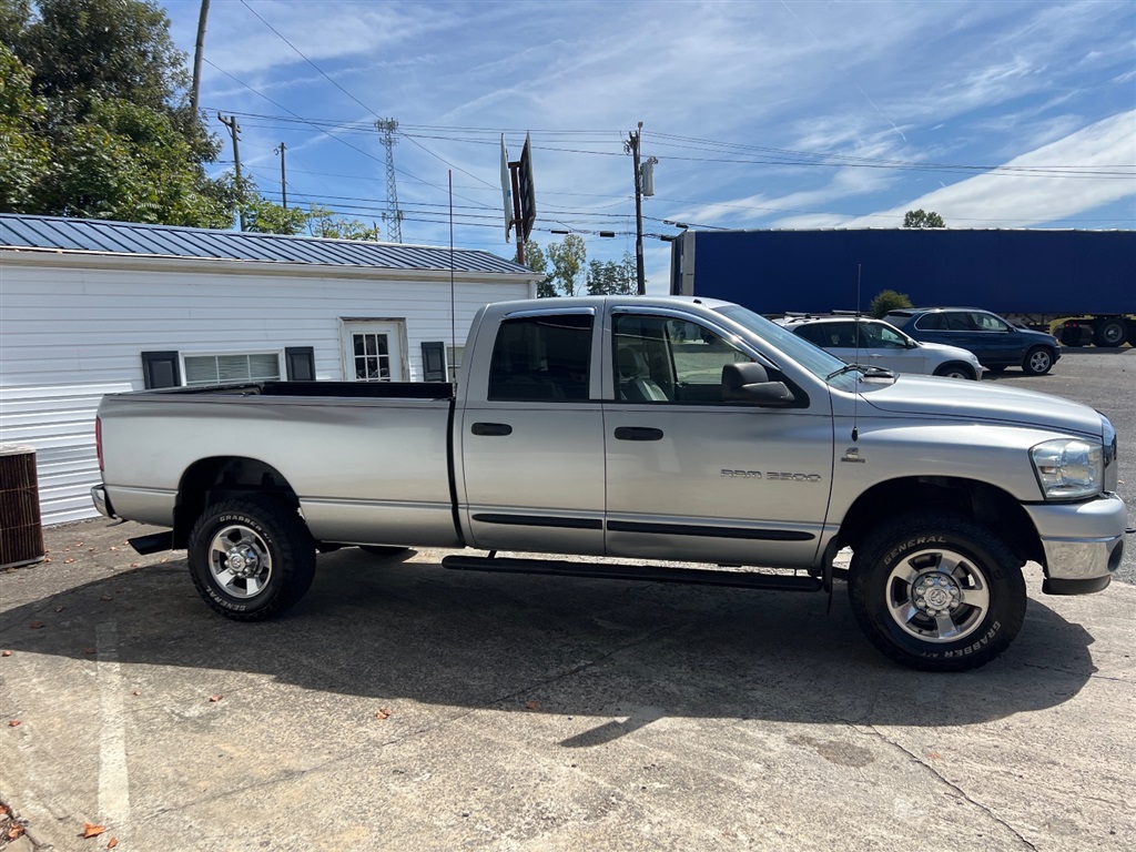 DodgeRam 2500 SLT Quad Cab Long Bed 4WD6