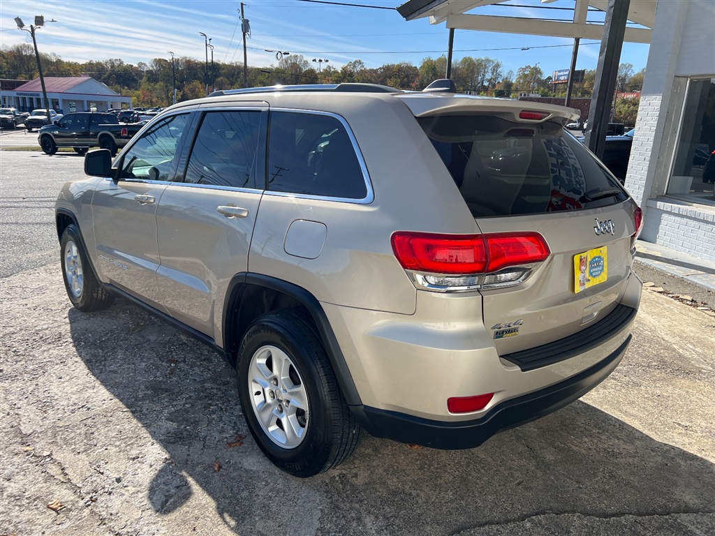 JeepGrand Cherokee Laredo 4WD3