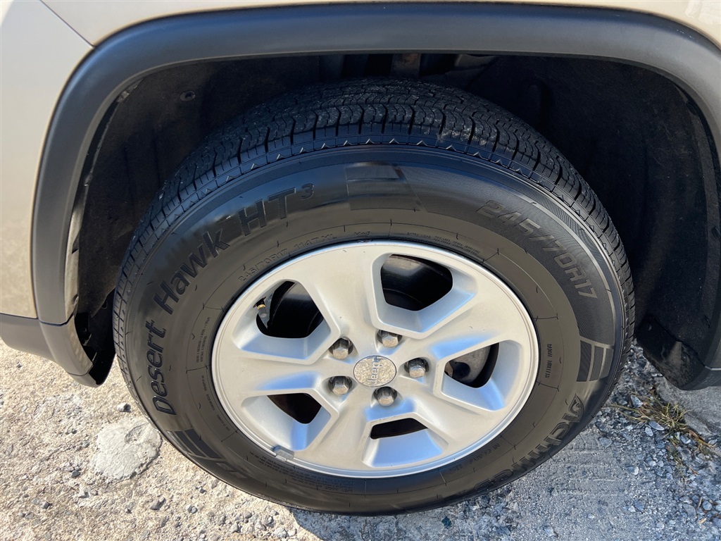 JeepGrand Cherokee Laredo 4WD9