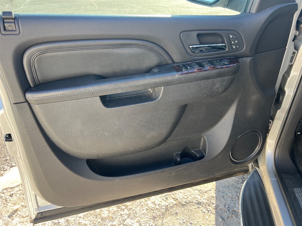 GMCYukon Denali 4WD12