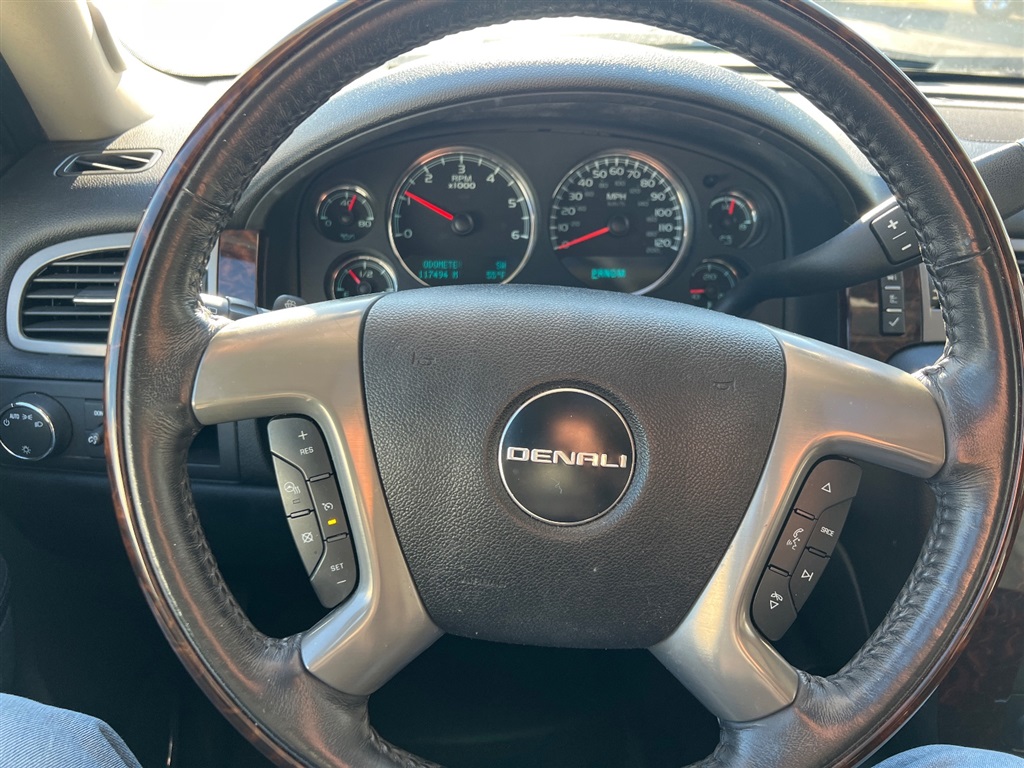 GMCYukon Denali 4WD13