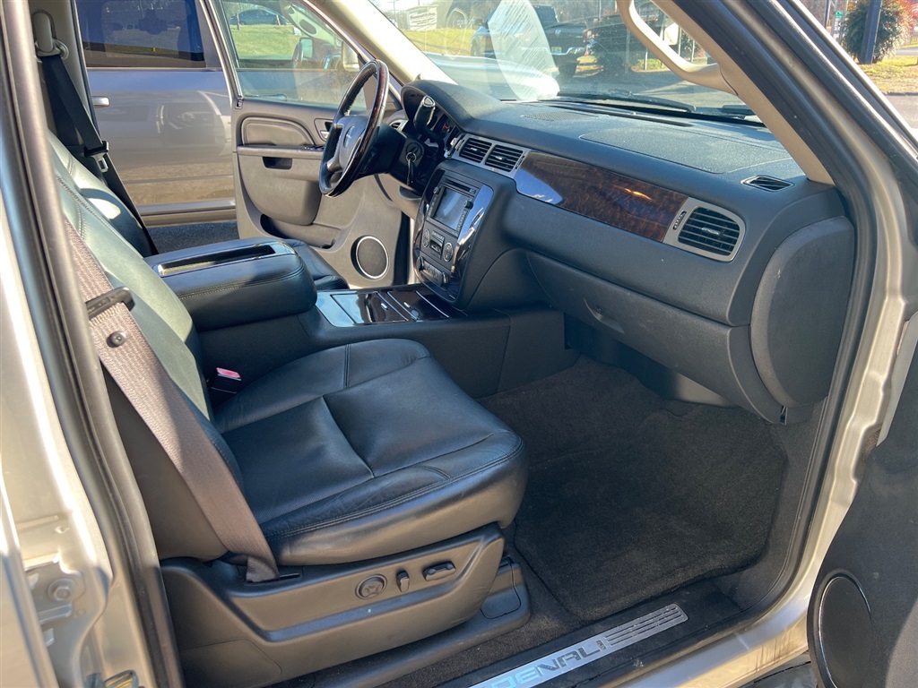 GMCYukon Denali 4WD27