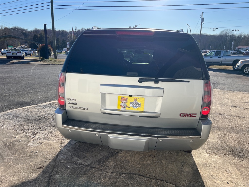 GMCYukon Denali 4WD3