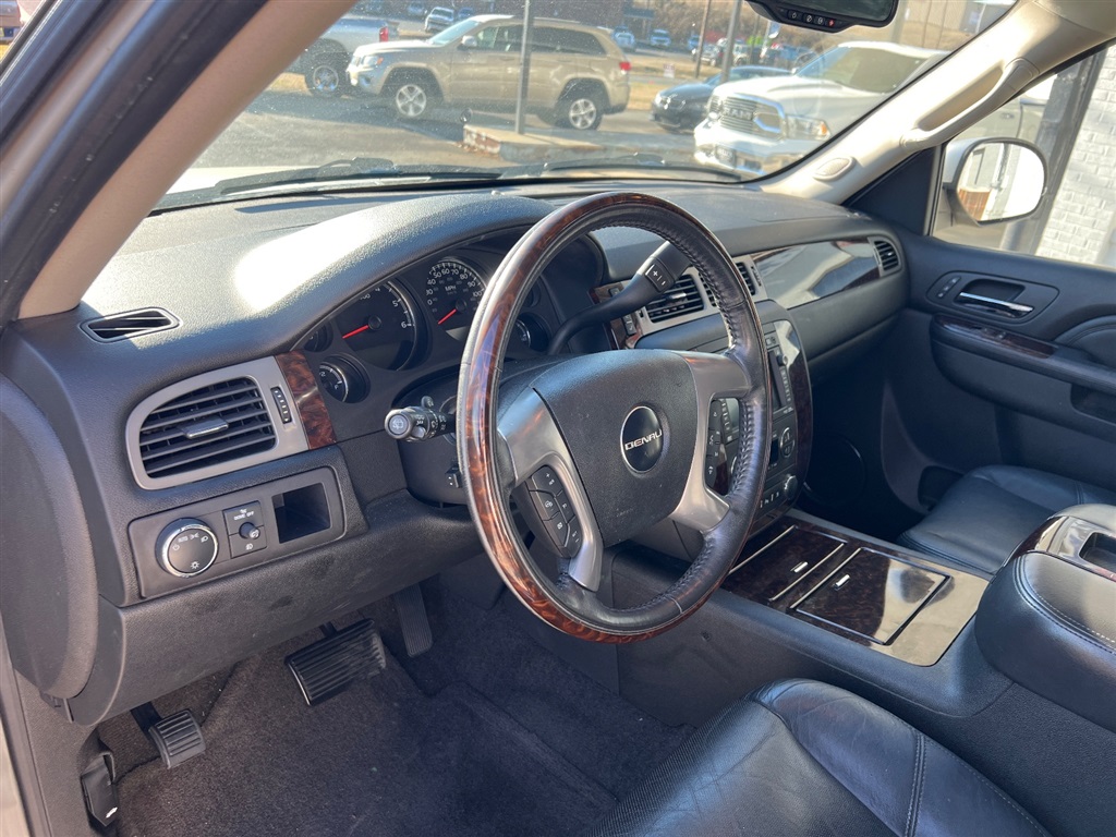 GMCYukon Denali 4WD9