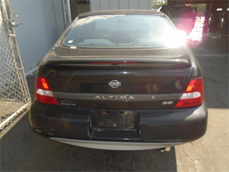 The 2000 Nissan Altima XE