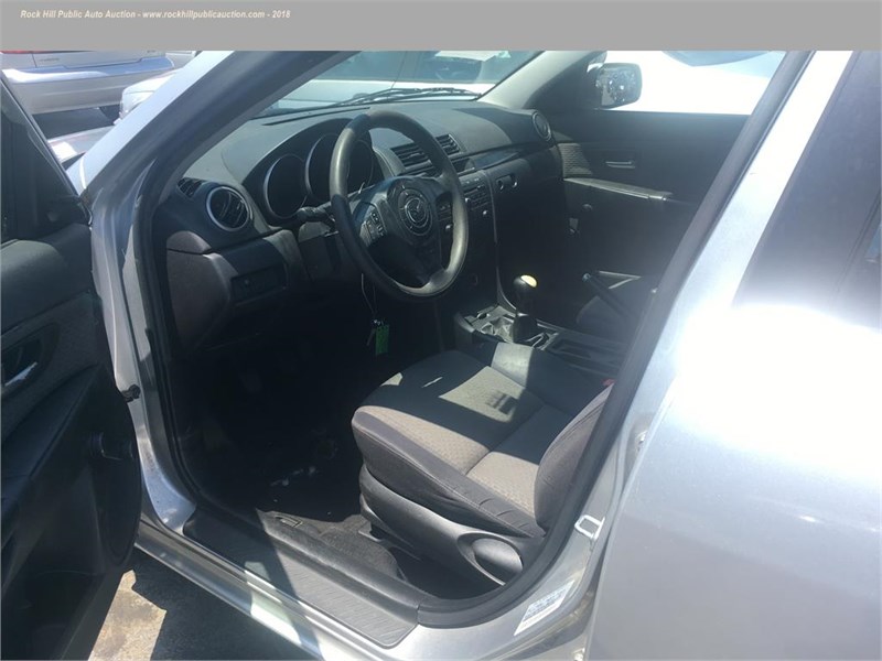 2005 Mazda Mazda3 i photo