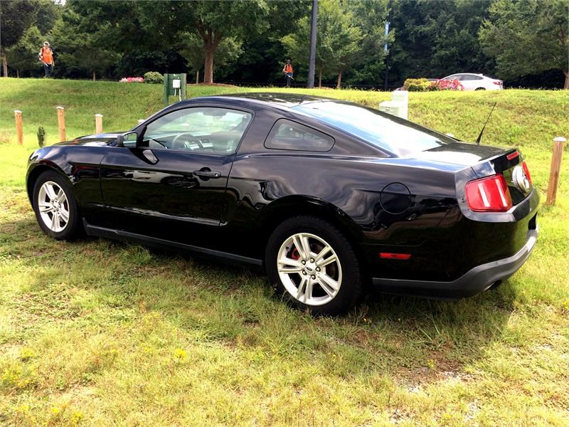 2012 Ford Mustang V6 photo