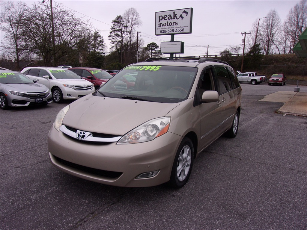 2006 Toyota Sienna XLE 7 Passenger photo