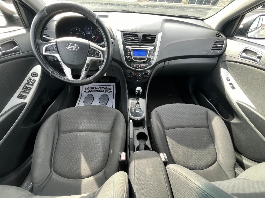 2012 Hyundai Accent SE photo