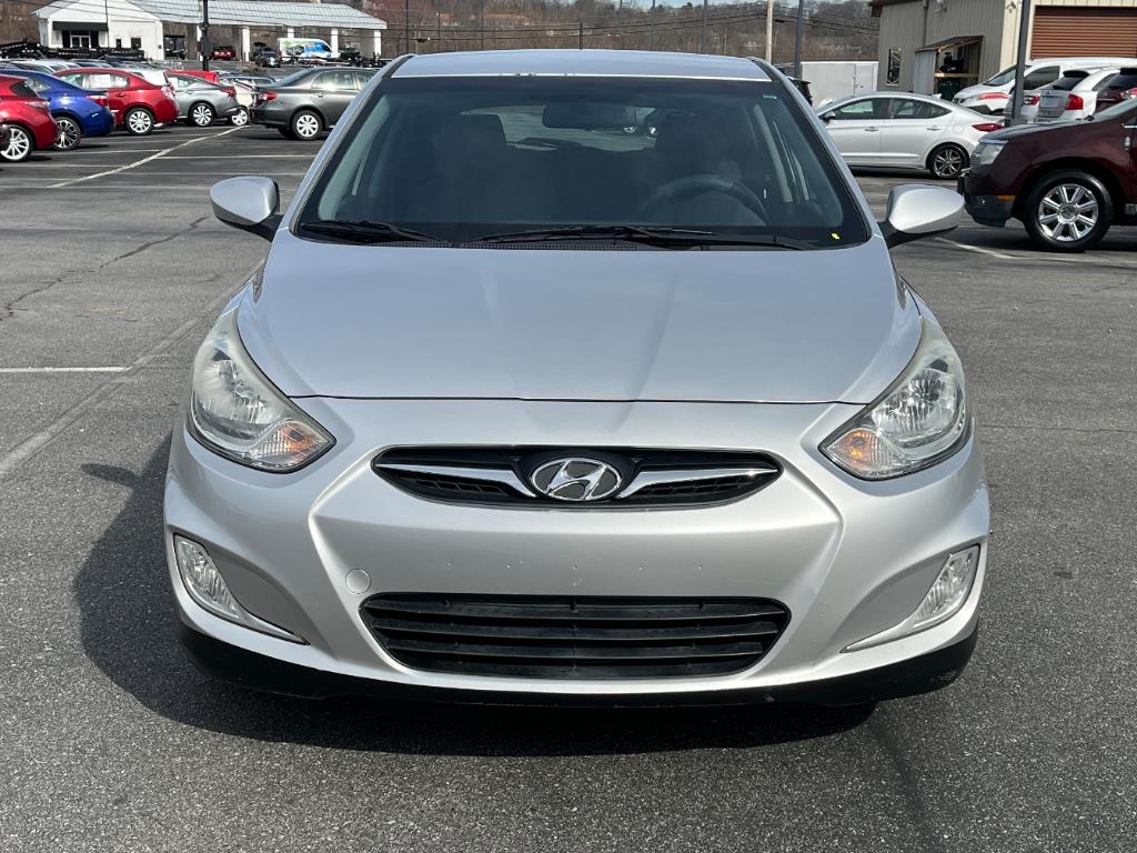 2012 Hyundai Accent SE photo