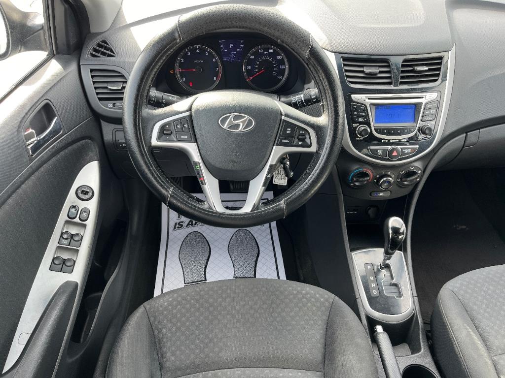 2012 Hyundai Accent SE photo