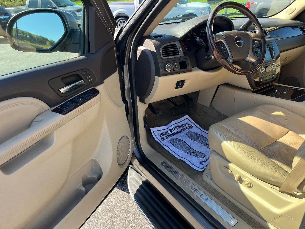2011 GMC Yukon XL Denali photo