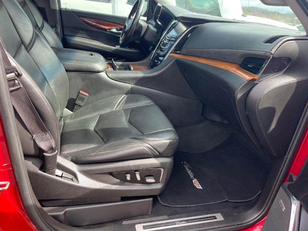 2015 Cadillac Escalade Luxury photo