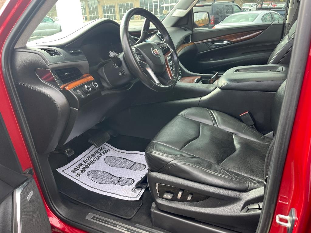 2015 Cadillac Escalade Luxury photo